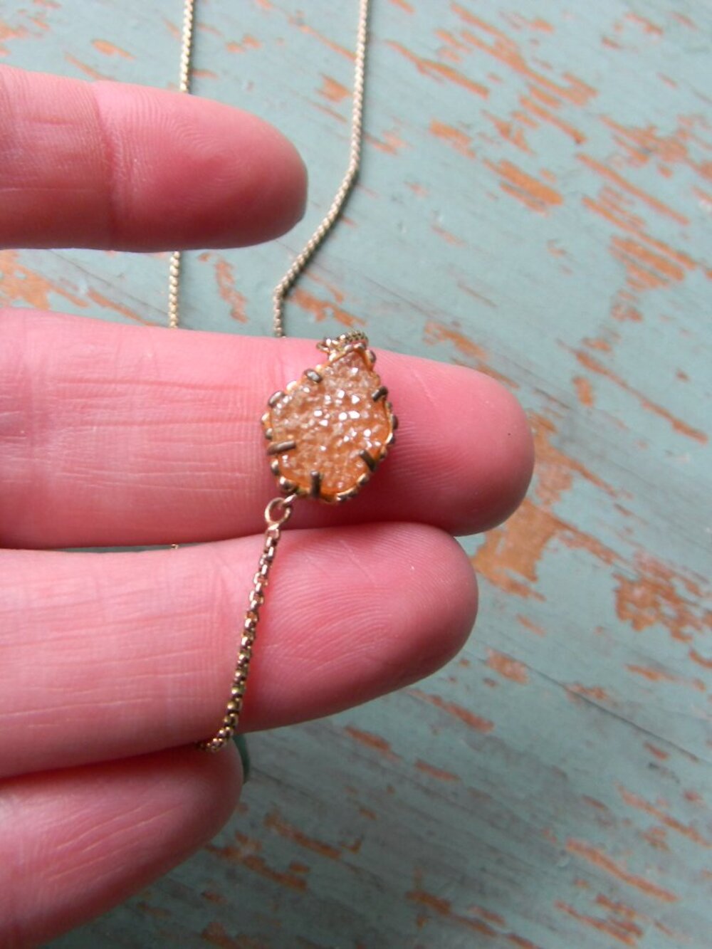 KENDRA SCOTT THEO GOLD TONE NECKLACE CHAMPAGNE SPARKLING DRUSY STONE - Picture 2 of 4